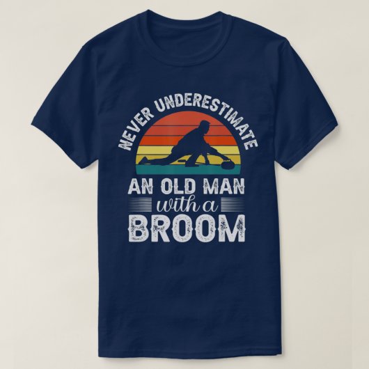 Onderschat nooit een oud Man met bezemomkromming T-shirt (Design voorkant)