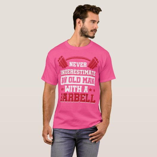 Onderschat nooit een oud Man met een barbell T-shirt (Voorkant volledig)
