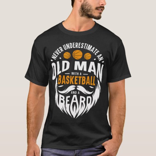 Onderschat nooit een oud Man met een basketbal A T-shirt (Voorkant)