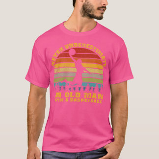 Onderschat nooit een oud Man met een basketbal F T-shirt