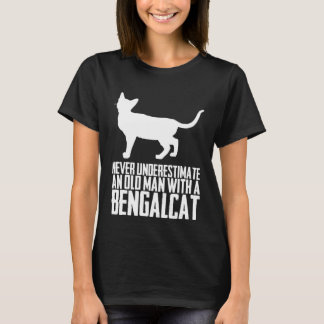 Onderschat nooit een oud man met een bengalcat t-shirt