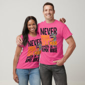 Onderschat nooit een oud Man met een BmxBek T-shirt (Unisex)