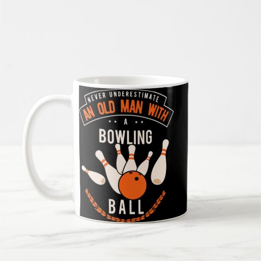 Onderschat nooit een oud man met een bowlingbal koffiemok (Links)