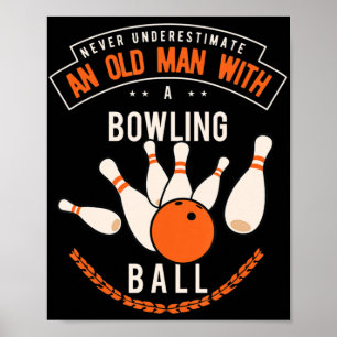 Onderschat nooit een oud man met een bowlingbal poster