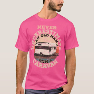Onderschat nooit een oud Man met een caravan T-shirt