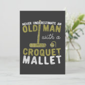 Onderschat nooit een oud Man met een croquet Kaart (Staand voorkant)