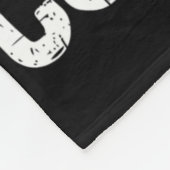 Onderschat nooit een oud Man met een cue-sticker. Fleece Deken (Hoek)