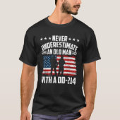 Onderschat nooit een oud Man met een DD214 Vetera T-shirt (Voorkant)