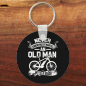 Onderschat nooit een oud man met een E-BikeGreat Sleutelhanger (Voorkant)