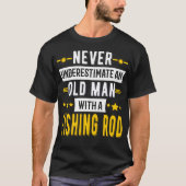 Onderschat nooit een oud Man met een Geviste rij T-shirt (Voorkant)