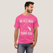Onderschat nooit een oud Man met een Geviste staaf T-shirt (Voorkant volledig)