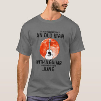 Onderschat nooit een oud Man met een gitaar June T-shirt