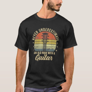 Onderschat nooit een oud Man met een gitaar Playe T-shirt