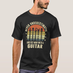 Onderschat nooit een oud Man met een gitaar Playe T-shirt
