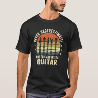 Onderschat nooit een oud Man met een gitaar Playe T-shirt