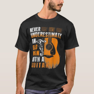 Onderschat nooit een oud Man met een gitaar voor M T-shirt