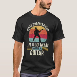 Onderschat nooit een oud Man met een gitaargitaar T-shirt