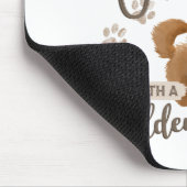 Onderschat nooit een oud Man met een Goldendoedle Muismat (Hoek)