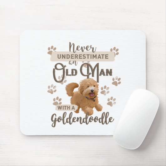 Onderschat nooit een oud Man met een Goldendoedle Muismat (Met muis)