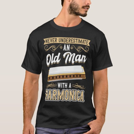 Onderschat nooit een oud Man met een Harmonica T-shirt (Voorkant)