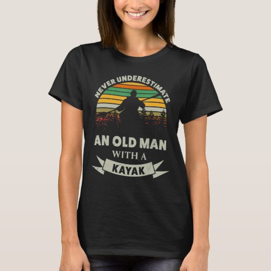 Onderschat nooit een oud Man met een Kayak-vader T-shirt (Voorkant)