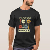 Onderschat nooit een oud Man met een mandolin T-shirt (Voorkant)