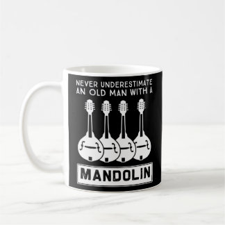 Onderschat nooit een oud Man met een mandoline 3 Koffiemok