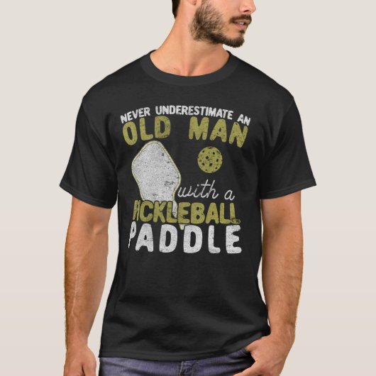 Onderschat nooit een oud Man met een Pickleball T-shirt (Voorkant)