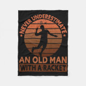 Onderschat nooit een oud Man met een racket Fleece Deken (Voorkant)