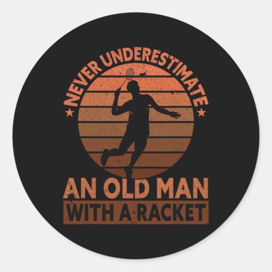Onderschat nooit een oud Man met een racket Ronde Sticker (Voorkant)