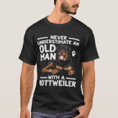 Onderschat nooit een oud Man met een rottweiler T-shirt (Voorkant)