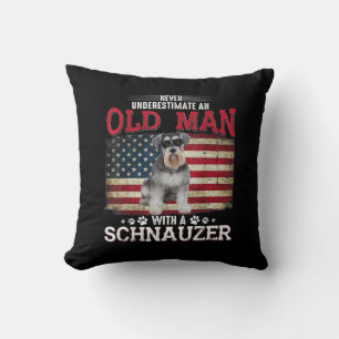 Onderschat nooit een oud Man met een Schnauzer Kussen