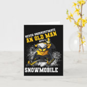 Onderschat nooit een oud Man met een sneeuwscooter Kaart (Gele Bloem)
