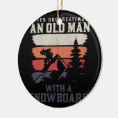 Onderschat nooit een oud man met een snowboard keramisch ornament (Links)