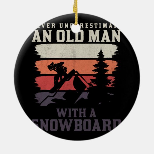 Onderschat nooit een oud man met een snowboard keramisch ornament (Achterkant)
