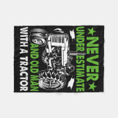 Onderschat nooit een oud Man met een trekker Fleece Deken (Voorkant (Horizontaal))