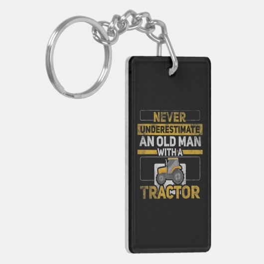 Onderschat nooit een oud Man met een trekker Sleutelhanger (Voorkant Links)