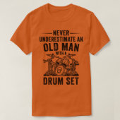 Onderschat nooit een oud Man met een trommelset T-shirt (Design voorkant)