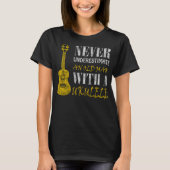 Onderschat nooit een oud man met een ukuleleThis T-shirt (Voorkant)