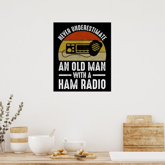 Onderschat nooit een oud Man met een uurradio Poster (Keuken)