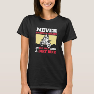 Onderschat nooit een oud Man met een vuile bijk 2 T-shirt
