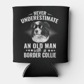 Onderschat nooit een oud Man met grenscollie Blikjeskoeler (Voorkant)