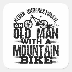 Onderschat nooit een oud Man met Mountain Bike Vierkante Sticker