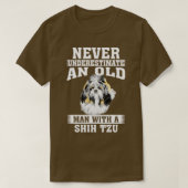 Onderschat nooit een oud Man met Shih Tzu T-shirt (Design voorkant)
