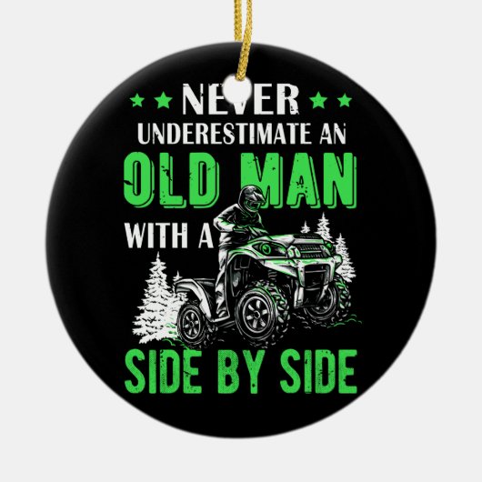 Onderschat nooit een oud Man offroad UTV ATV SID Keramisch Ornament (Voorkant)