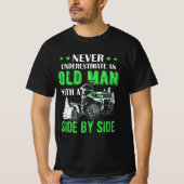 Onderschat nooit een oud Man offroad UTV ATV SID T-shirt (Voorkant)