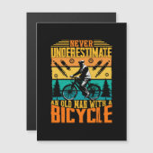 Onderschat nooit een oud Man op een bike (Voorkant / Achterkant)