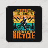 Onderschat nooit een oud Man op een bike Vierkante Visitekaartje (Achterkant)