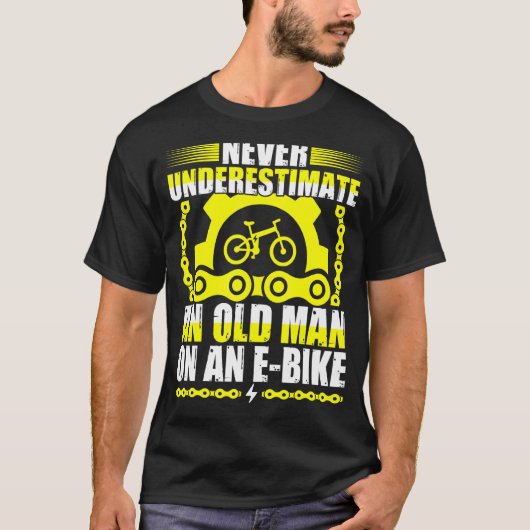 Onderschat nooit een oud Man op een e-bike T-shirt (Voorkant)