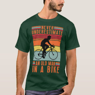 Onderschat nooit een oud Man op een fiets 7 T-shirt